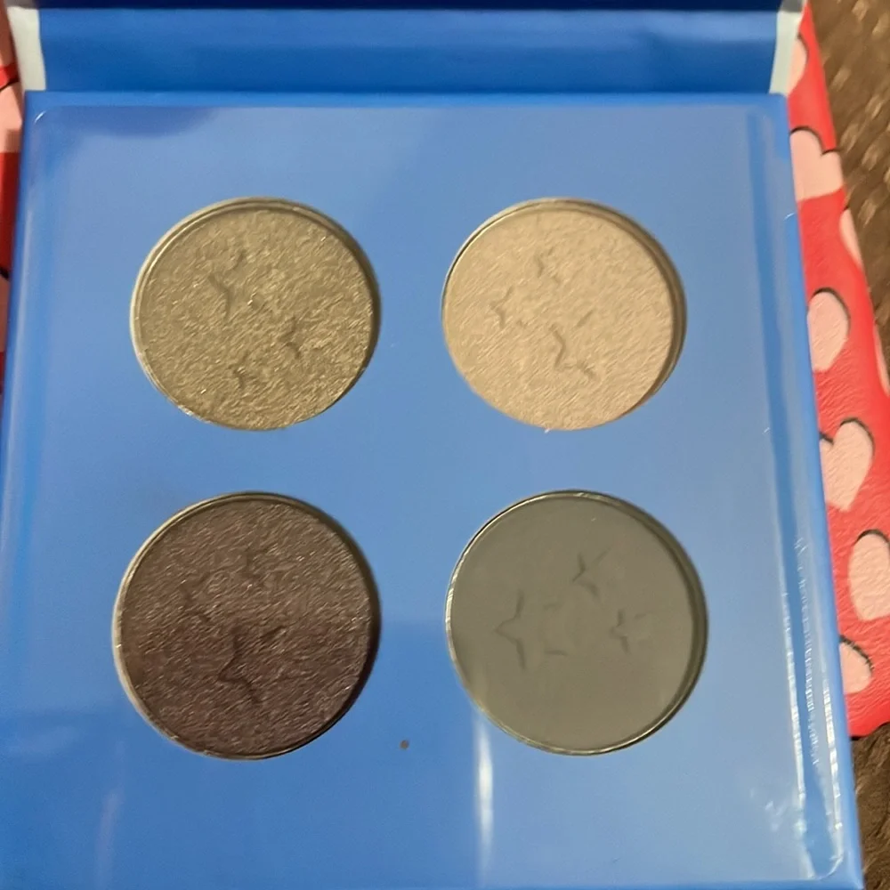 New pop arazzi eyeshadows and bag
